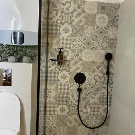 Cave By Casa Familia * ノヴィ・サド