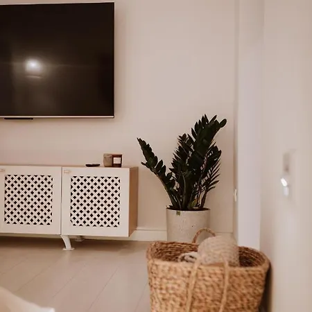 Cave By Casa Familia ノヴィ・サド