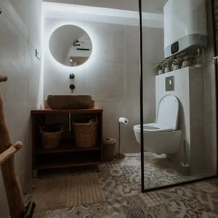 Cave By Casa Familia ノヴィ・サド